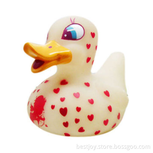 Vinyl Plastic Bath Duck with Heart-shaped Spots, Perfect for Valentine Gifts